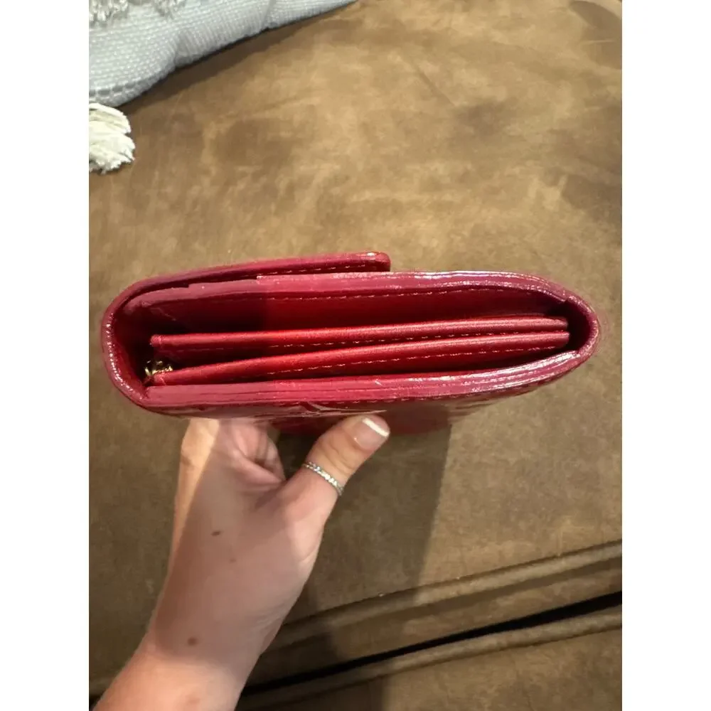 Louis Vuitton Monogram Vernis Sarah Wallet in Pomme D’Amour